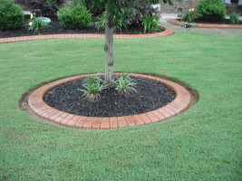 Concrete curb